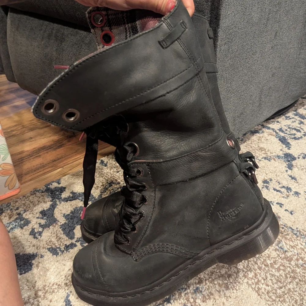 Women's Black Leather Boots - Picture 4 of 6